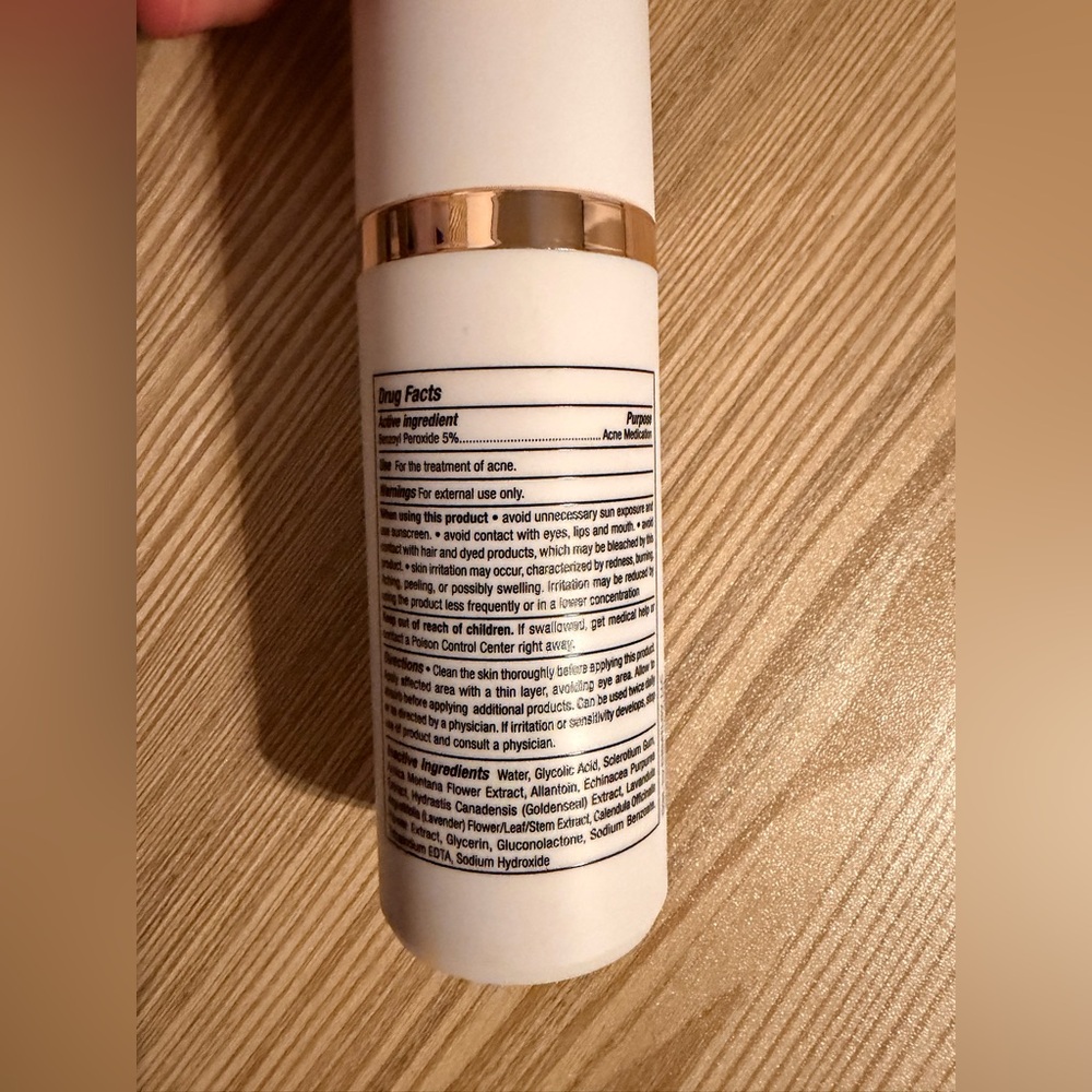 DRMTLGY 24 Hour Acne Serum - White and Gold - Picture 2 of 3